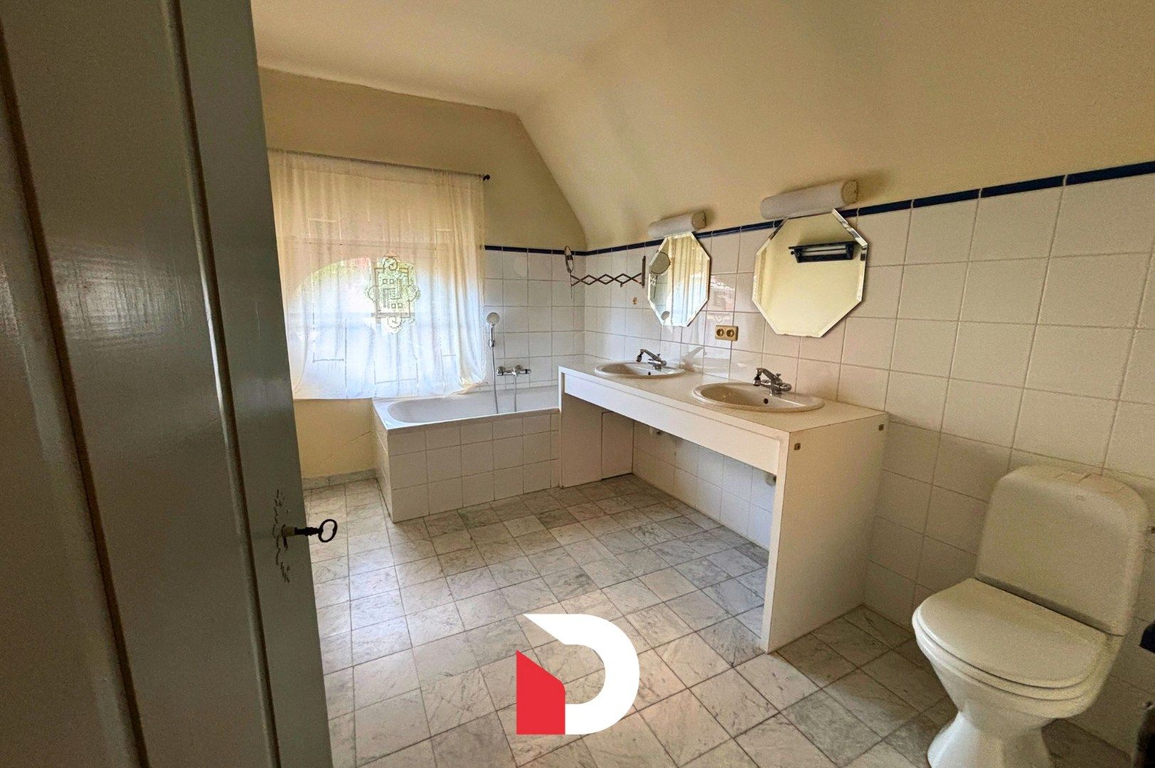 Woning in centrum Brugge met 4 slaapkamers en een gezellige stadstuin foto 17