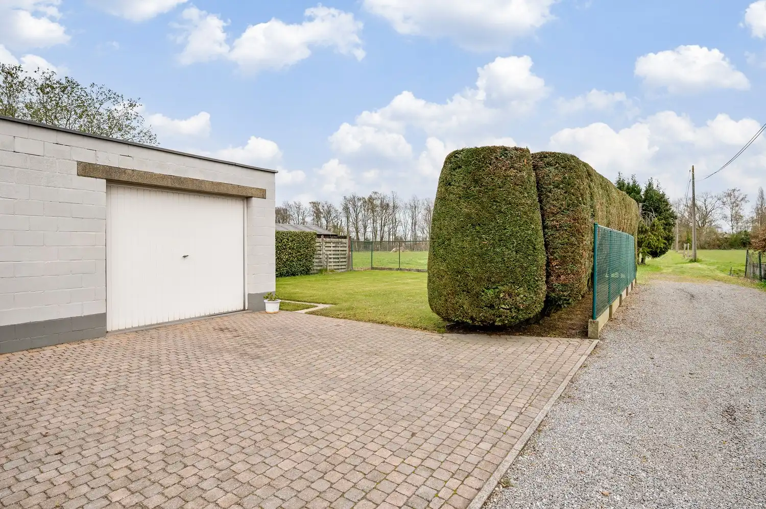 TE RENOVEREN WONING MET 3 SLPKS, PRACHTIGE TUIN + ACHTERLIGGENDE STAANPLAATS foto 36