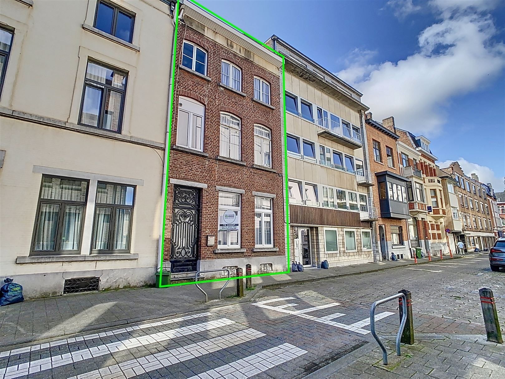 Te renoveren herenwoning +  handelsruimte + 2 garages foto 2
