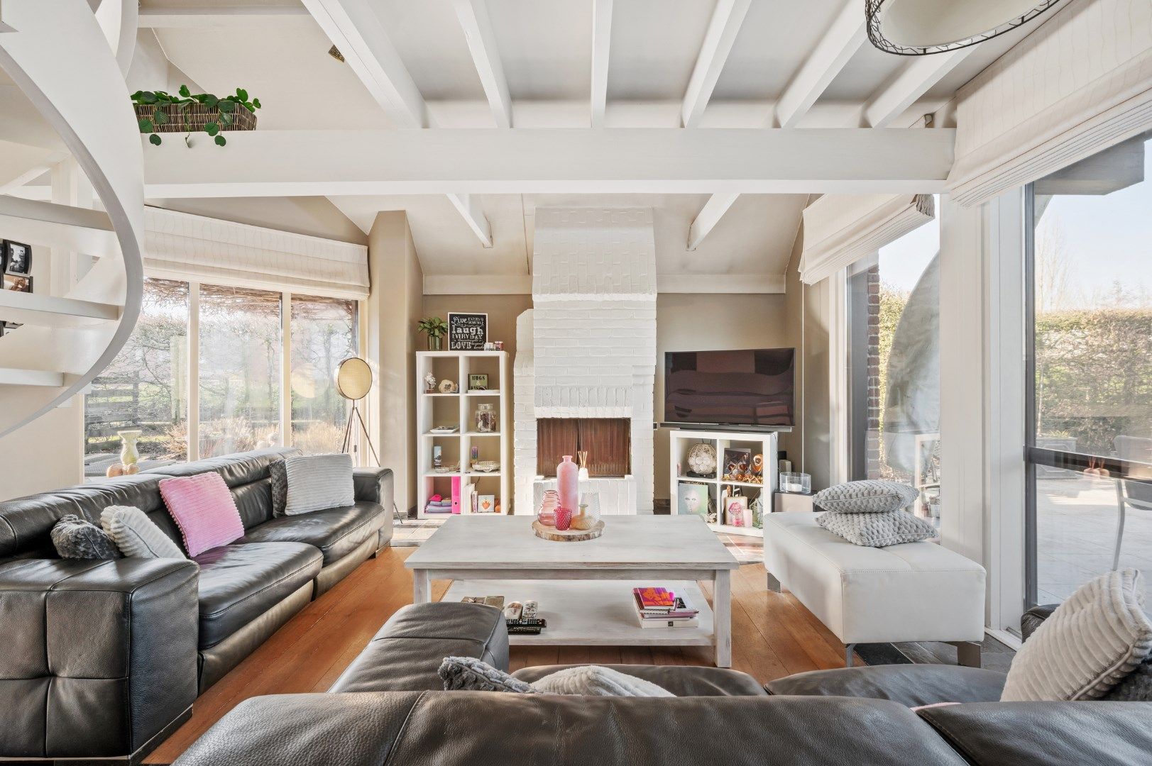 Ruime originele villa met prachtige tuin. Opp 1327m². foto 6