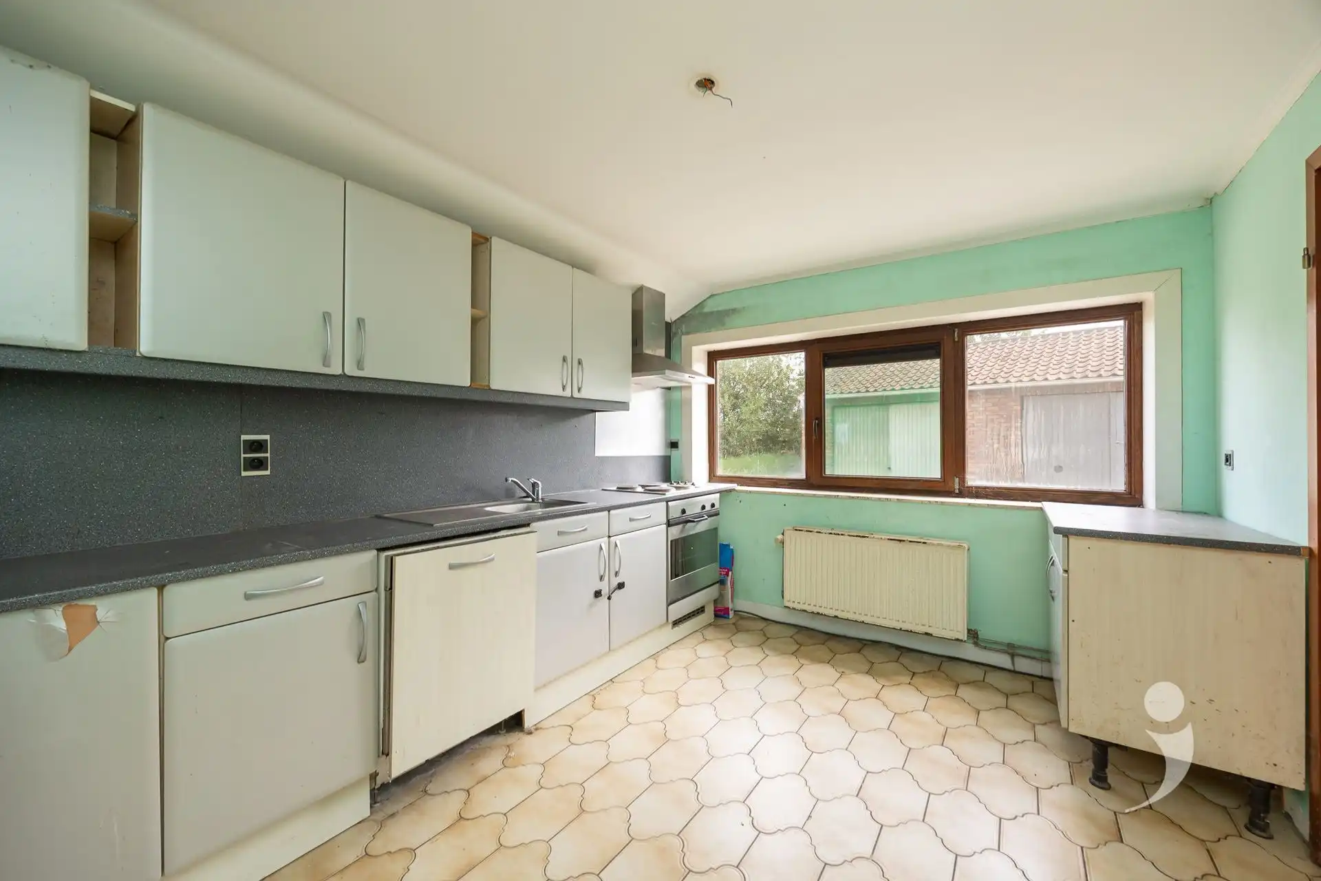 Te renoveren woning met veel potentiëel foto 18