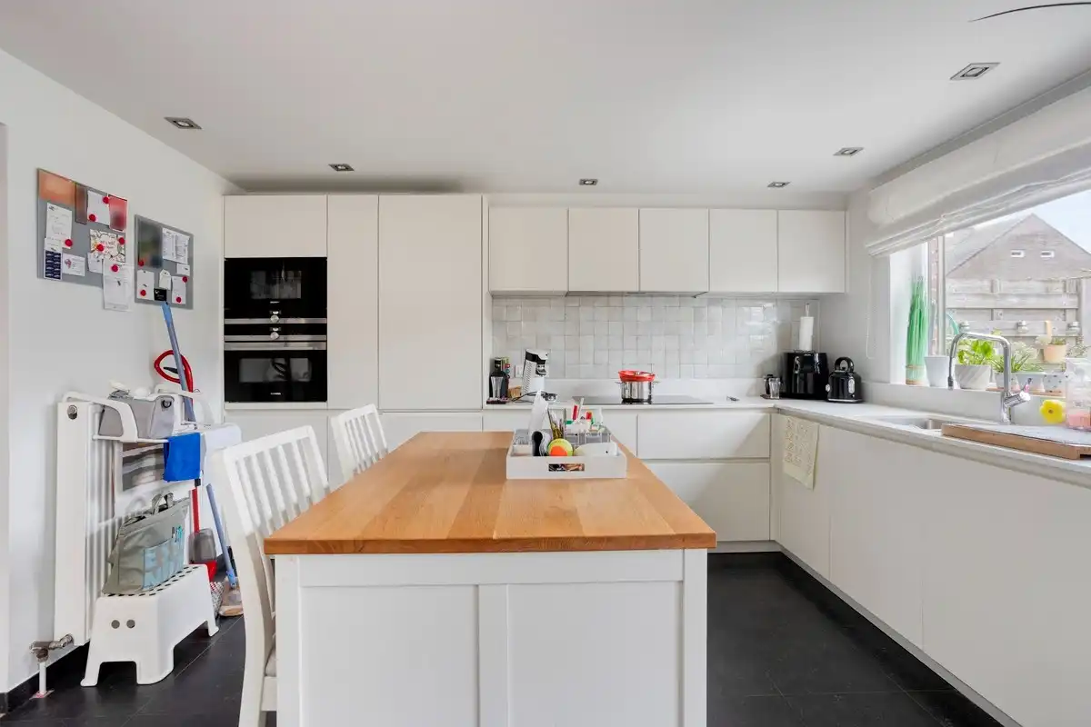 Rustig gelegen instapklare B-label gezinswoning met 5 slaapkamers, garage en zonnige tuin foto 8