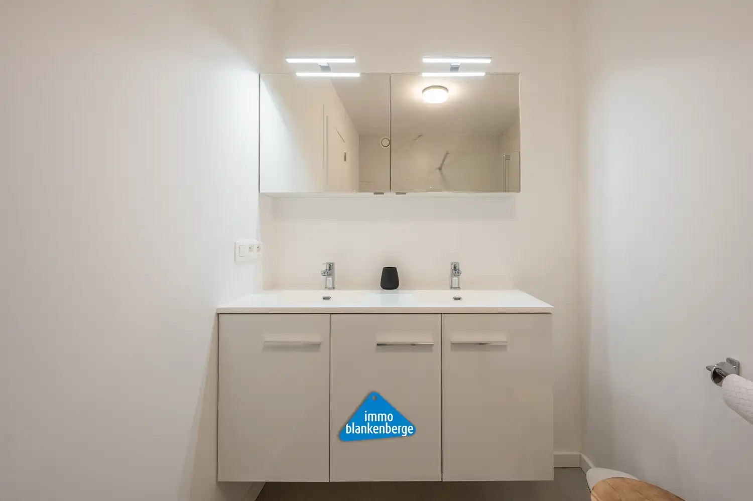 Gemeubelde exclusieve penthouse met garage, twee slaapkamers en terras foto 13