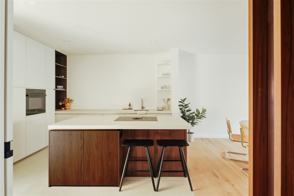 Luxueus gerenoveerd gelijkvloers appartement met 40m² terras foto 5