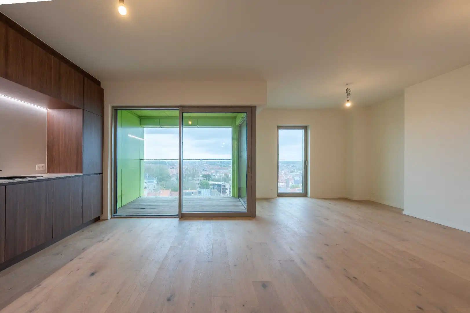 HOOST is een iconische toren met een expressief gevelontwerp op enkele honderden meters van de zee foto 2