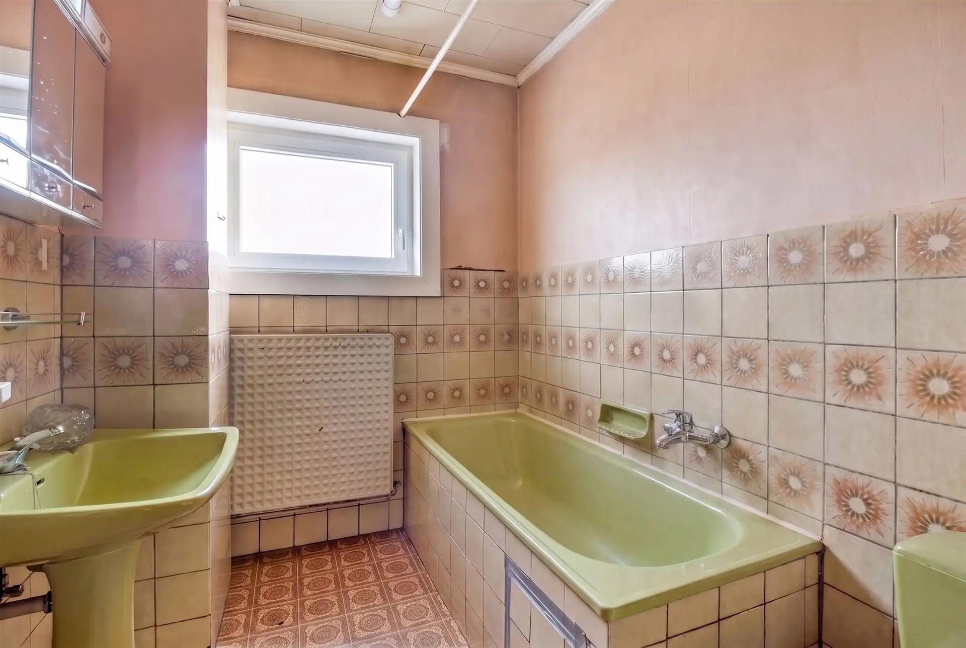 Woning met 3 slaapkamers, terras en 7 garages.  foto 17