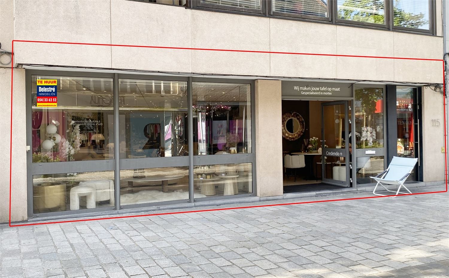 COMMERCIEEL GELIJKVLOERS NABIJ BELCHICKEN foto {{pictureIndex}}