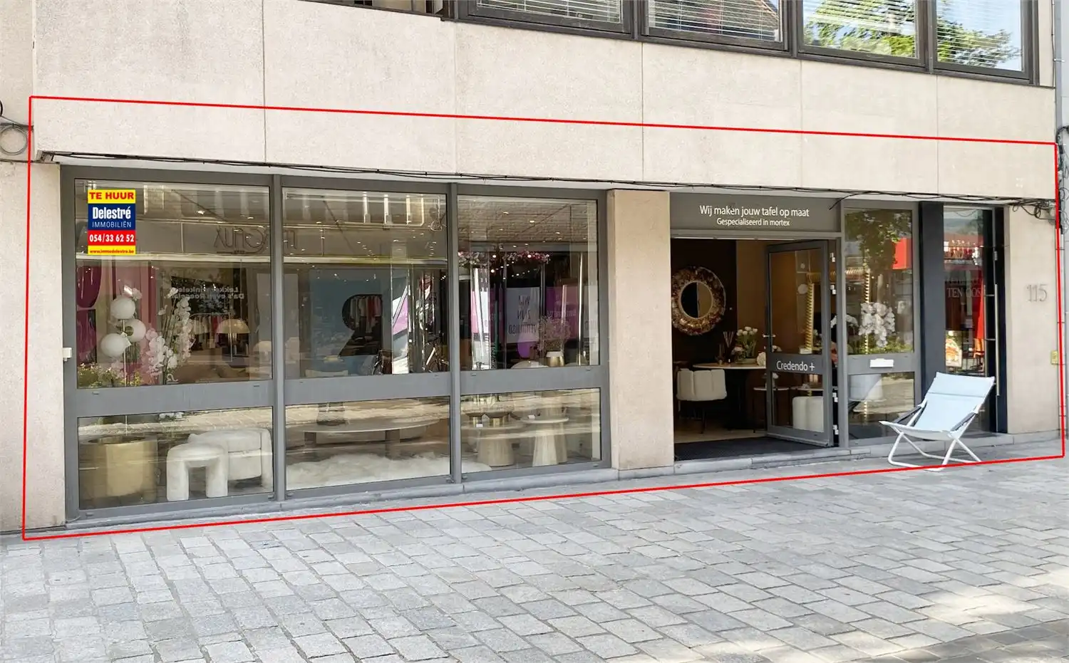 COMMERCIEEL GELIJKVLOERS NABIJ BELCHICKEN foto {{pictureIndex}}