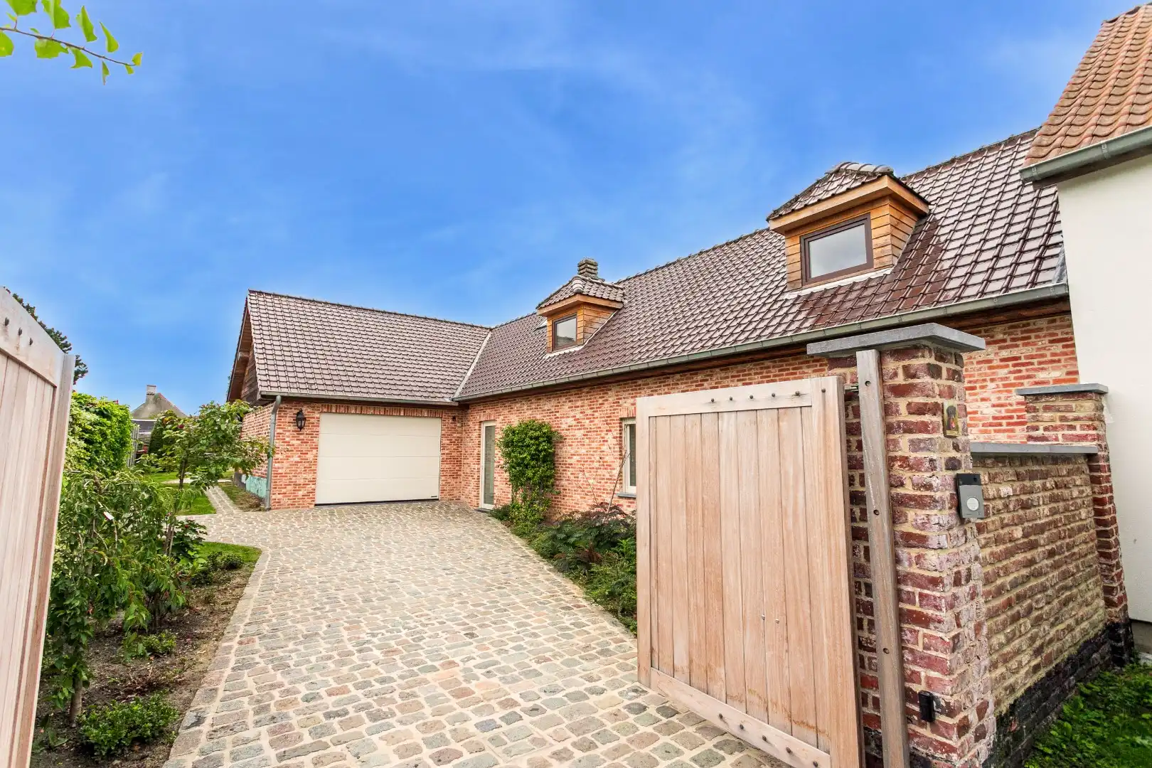 Charmante woning met 3 à 4 slpk en tuin te Halle foto 2