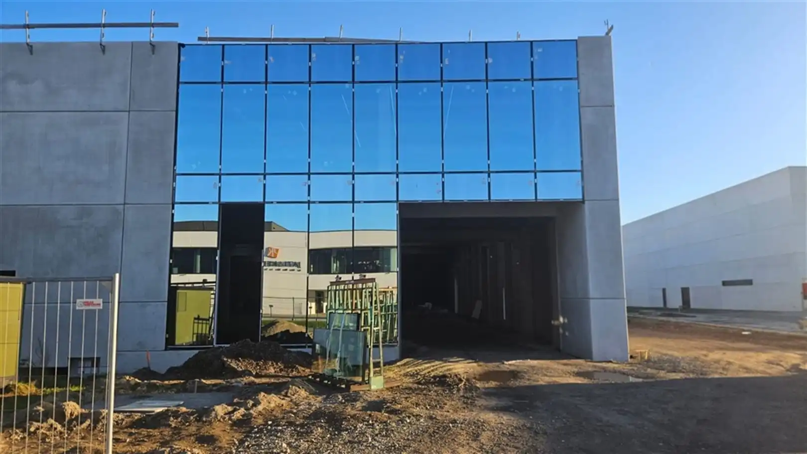 Twee nieuwbouw loodsen met zichtlocatie E17 foto 2