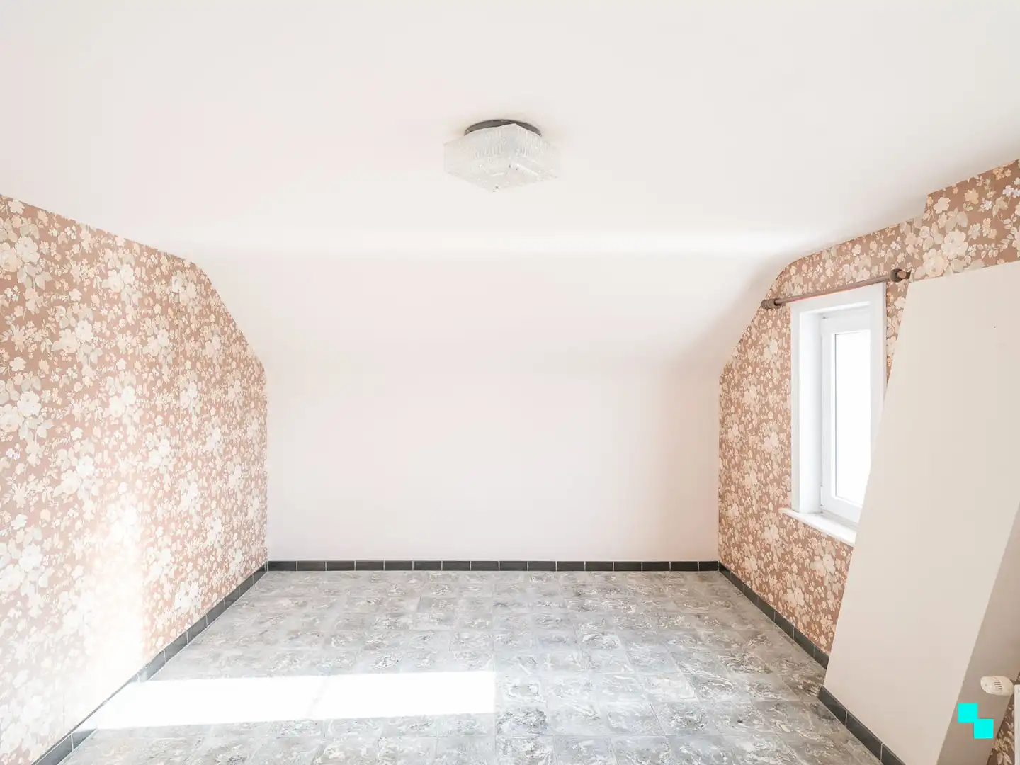 Te renoveren woning met garage en unieke tuingrond grenzend aan het bos foto 13