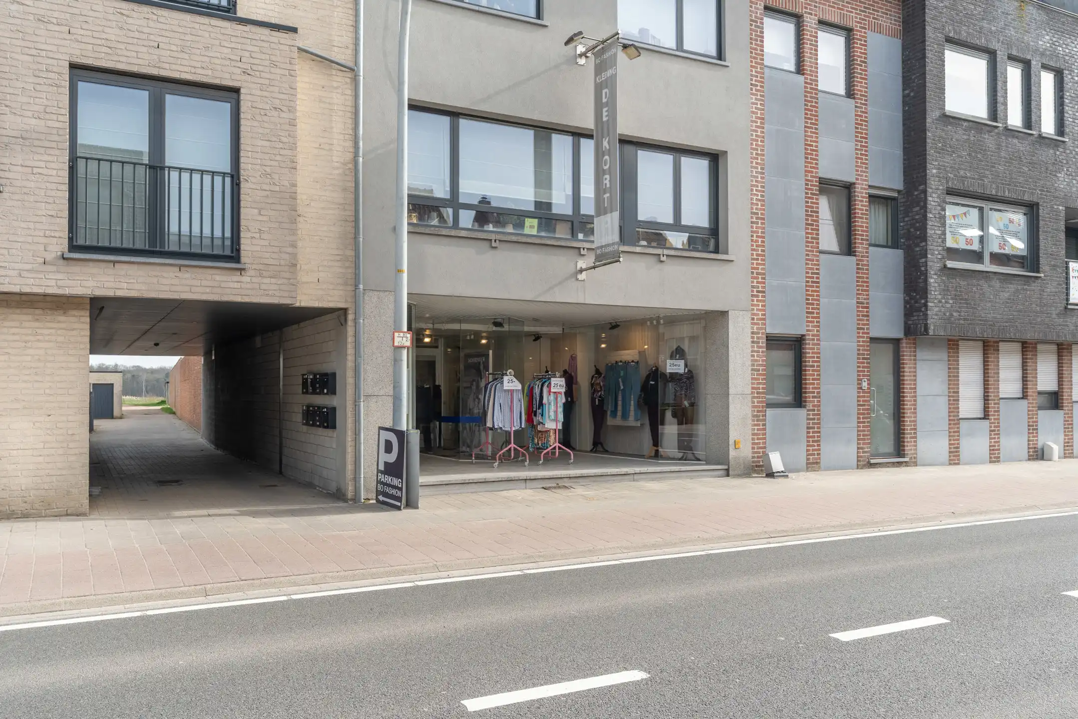 Goed gelegen gelijkvloers handelspand van maar liefst 436m² foto 31