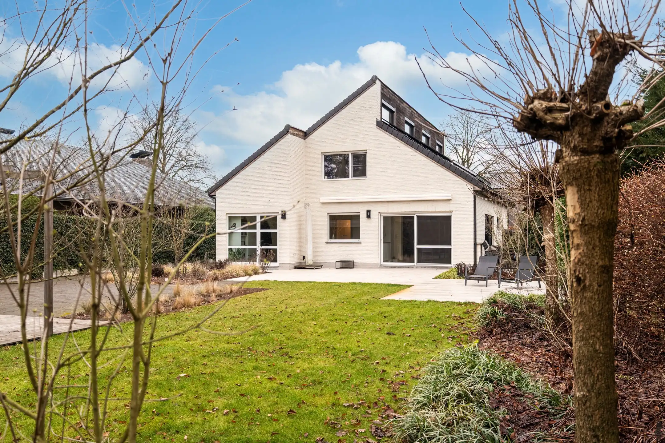 Ruime villa in rustige straat met prachtige zuid-west tuin foto 43