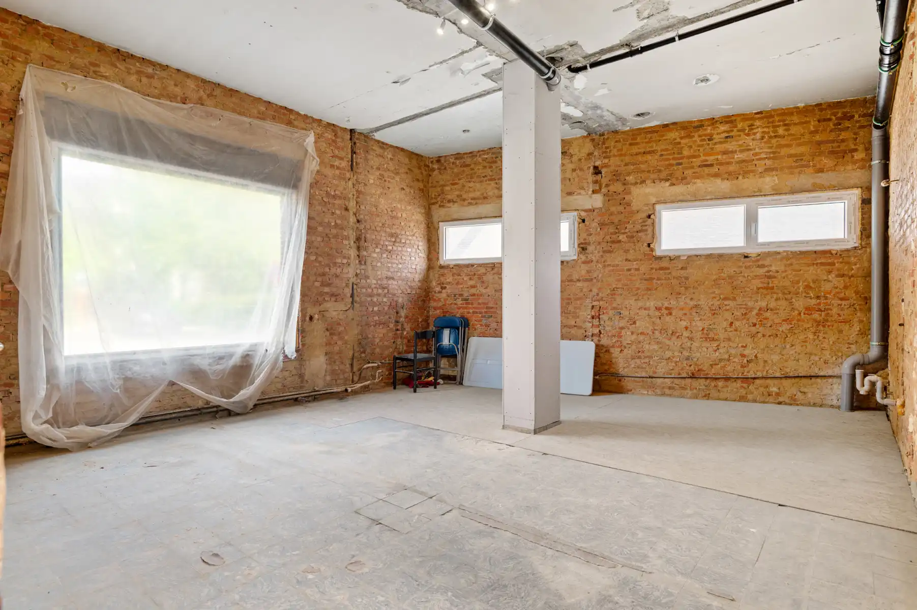 Ruim handelspand van ca. 165 m² op een commerciële locatie. foto 10