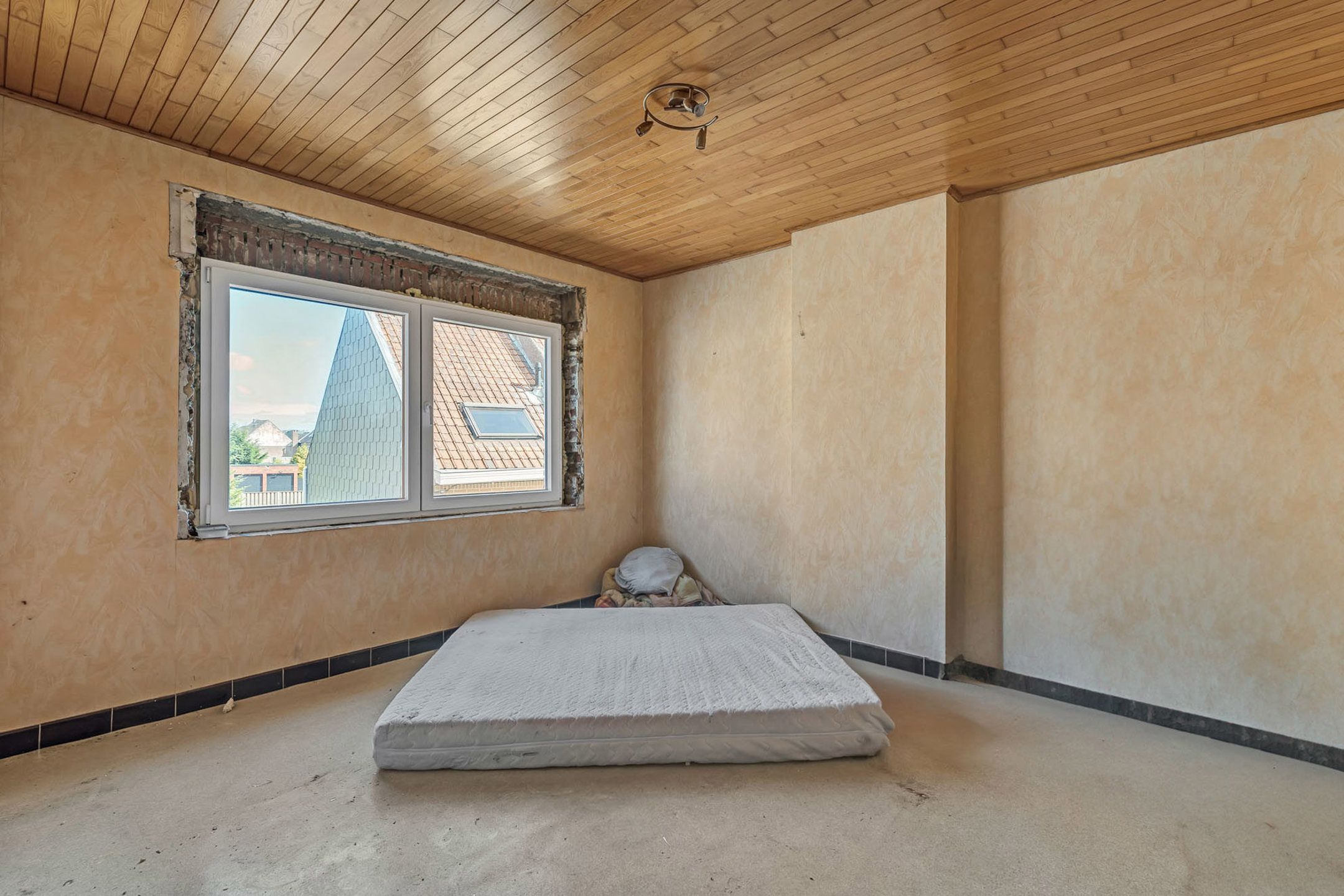 Te renoveren woning op een rustige ligging nabij centrum foto 12