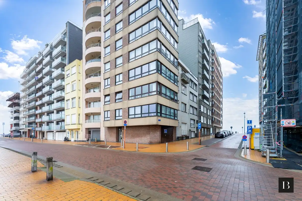 Instapklaar, totaal vernieuwd appartement met zijdelings zee- en havenzicht in Blankenberge foto 10
