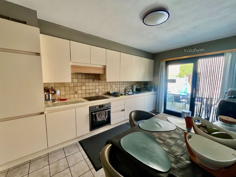 HALFOPEN BEBOUWING MET DRIE SLAAPKAMERS EN GARAGE TE WONDELGEM foto 4