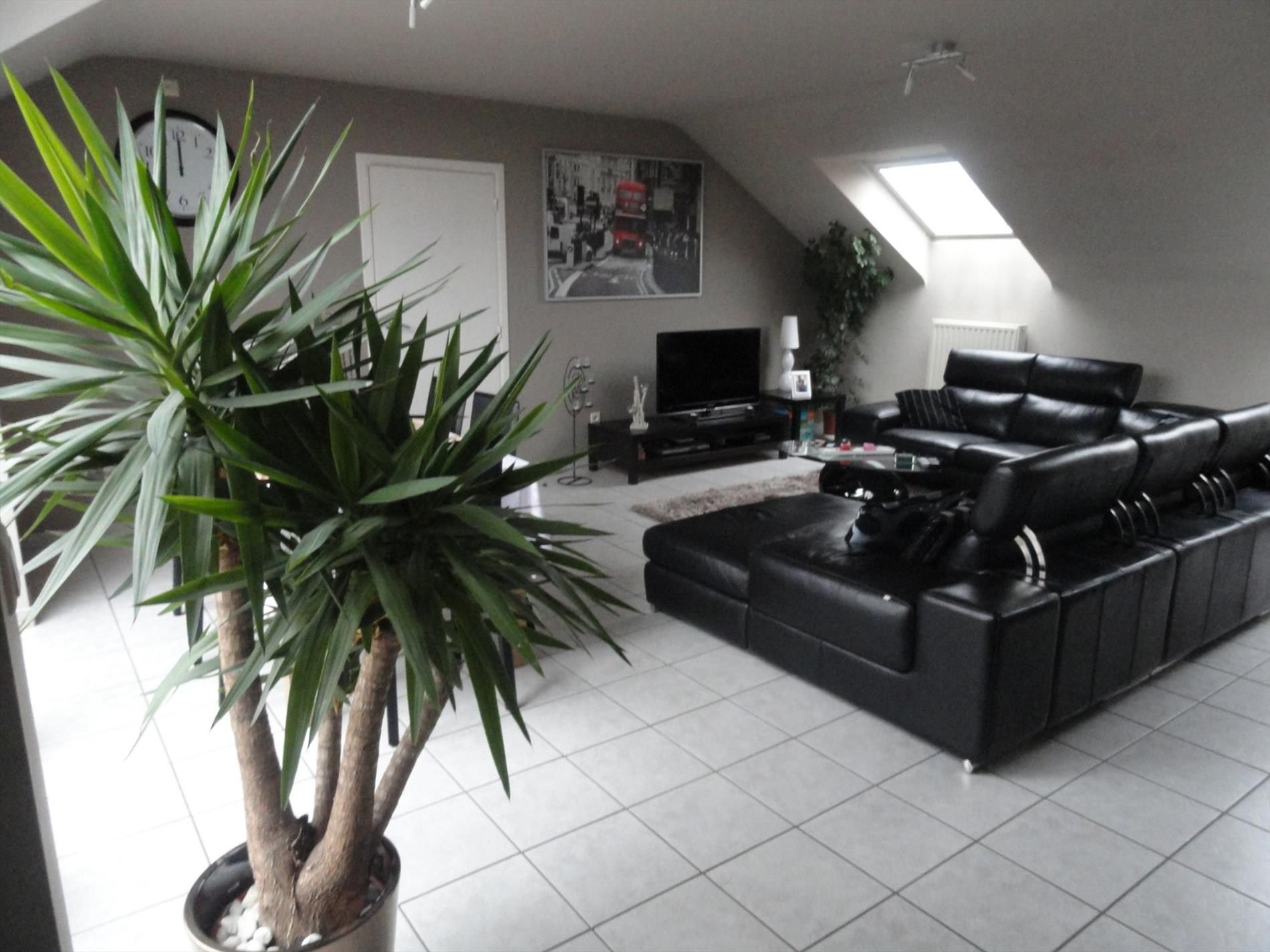 Comfortabel appartement in centrum van Bilzen, 2 slpk, balkon en ondergrondse autostandplaats  foto 2