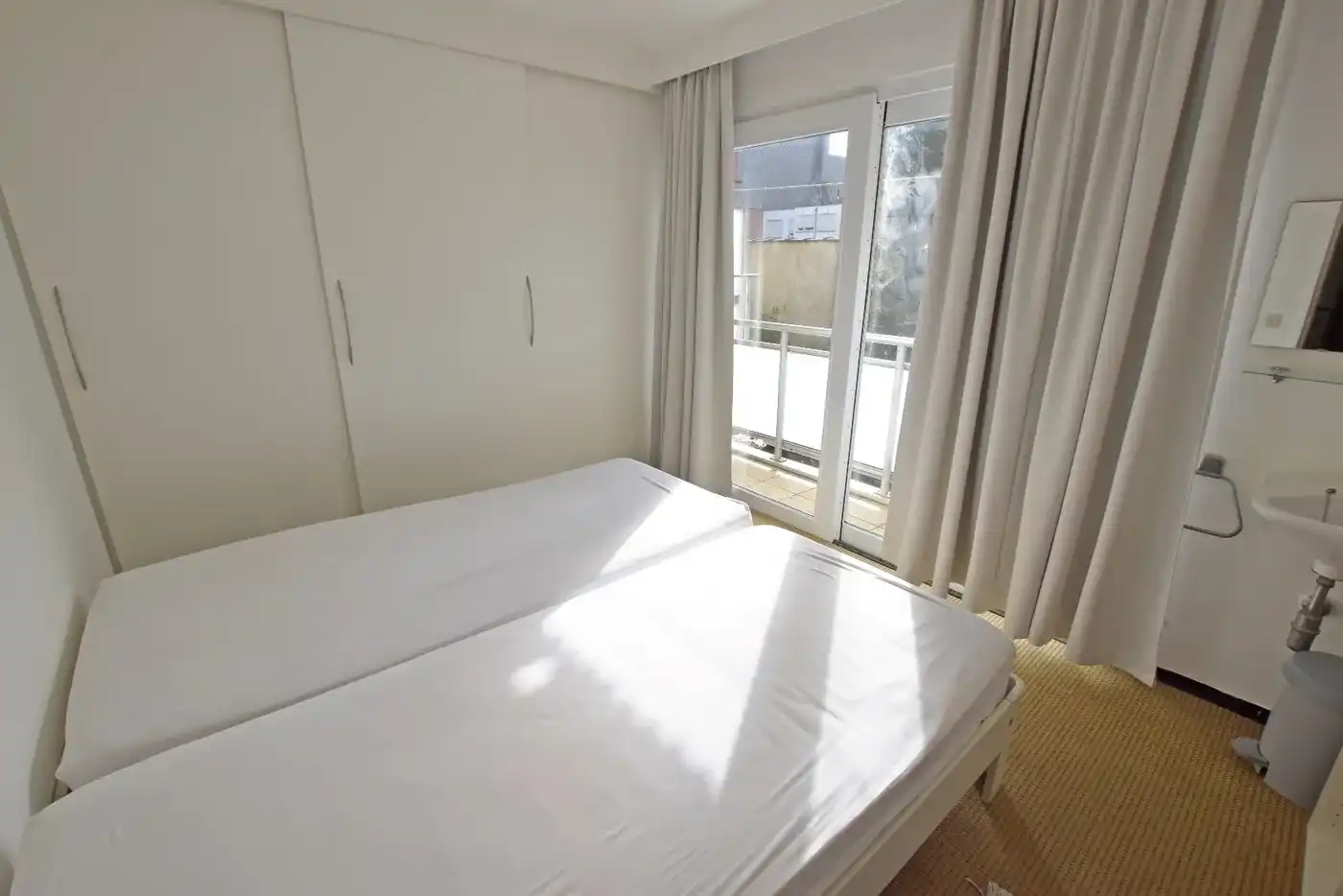 Gemeubeld appartement met zijdelings zeezicht nabij het Driehoeksplein foto 6
