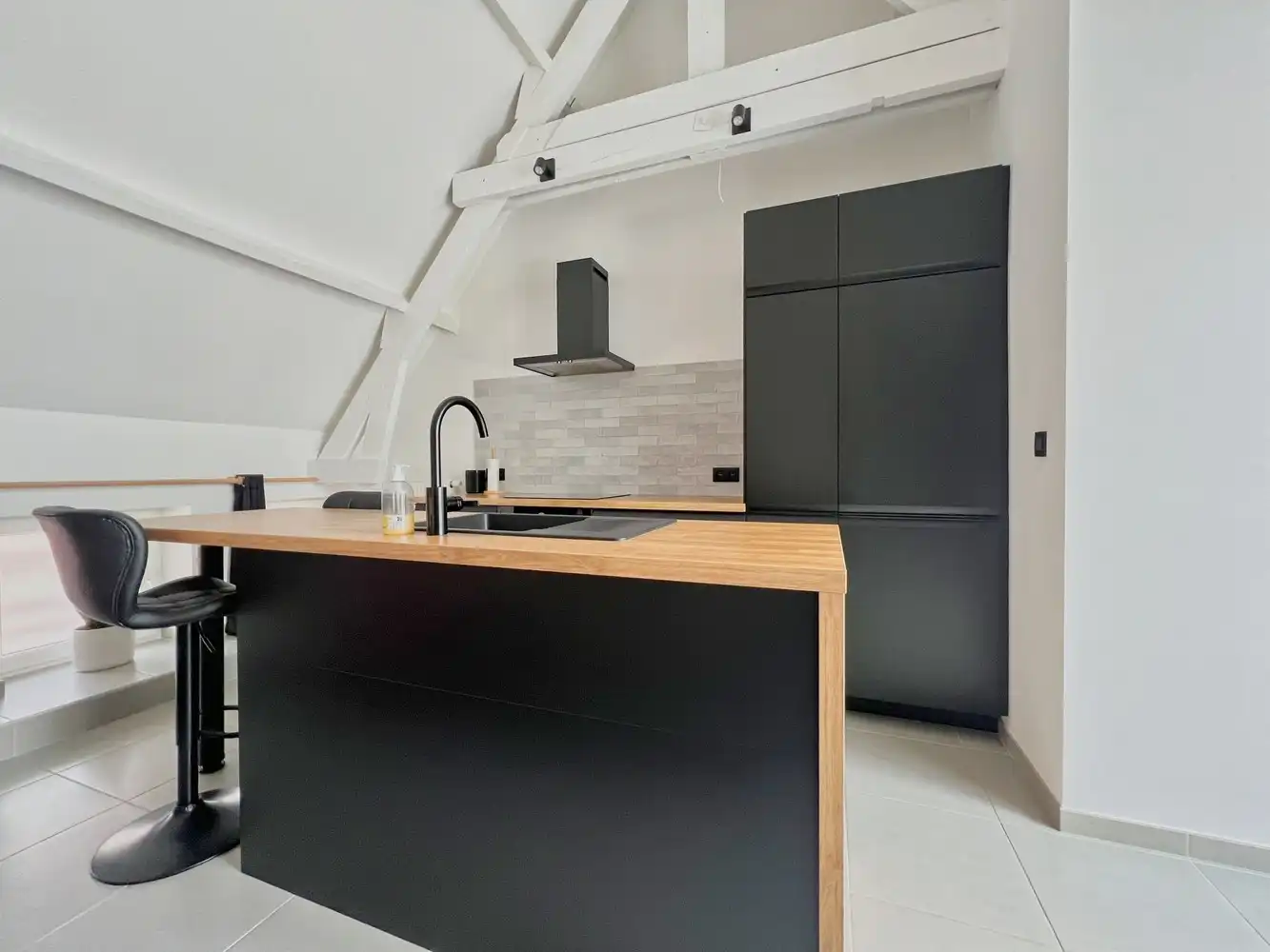 Hip en stijlvol 2-slaapkamer-app. in loftstijl + terras foto 4