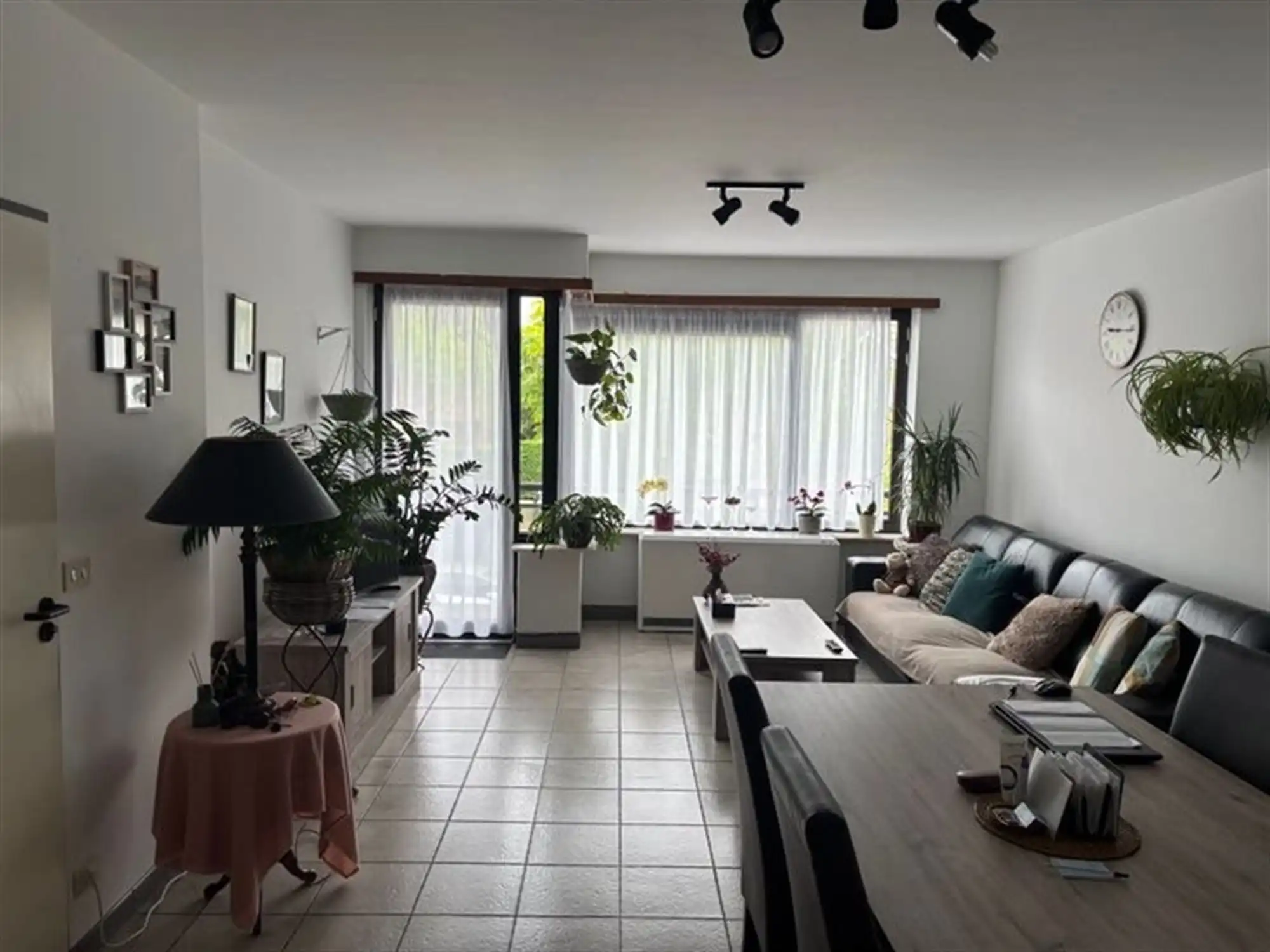 mooi licht 2-slaapkamer appartement op eerste verdieping foto {{pictureIndex}}