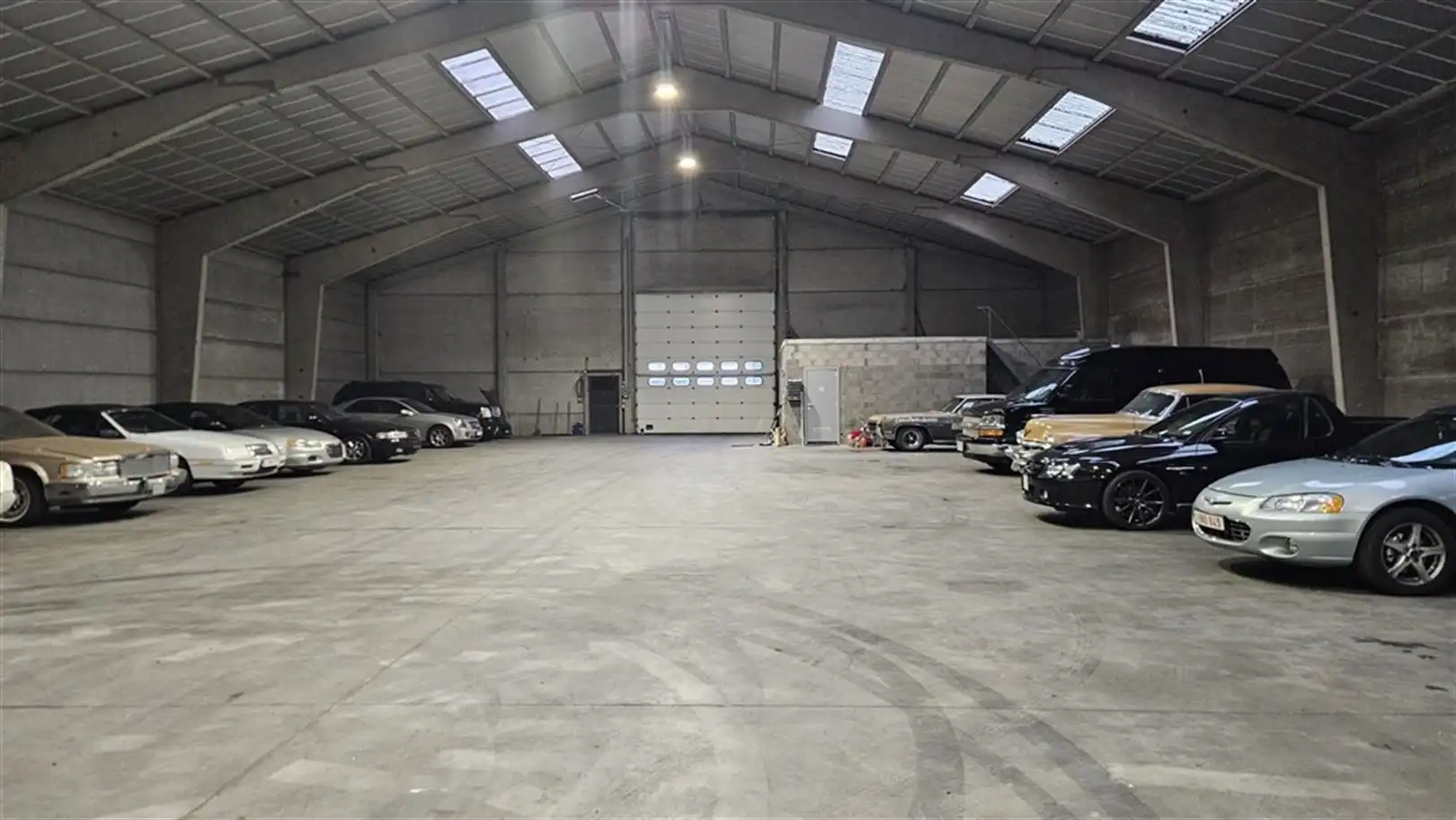 Magazijn met kantoor foto 3