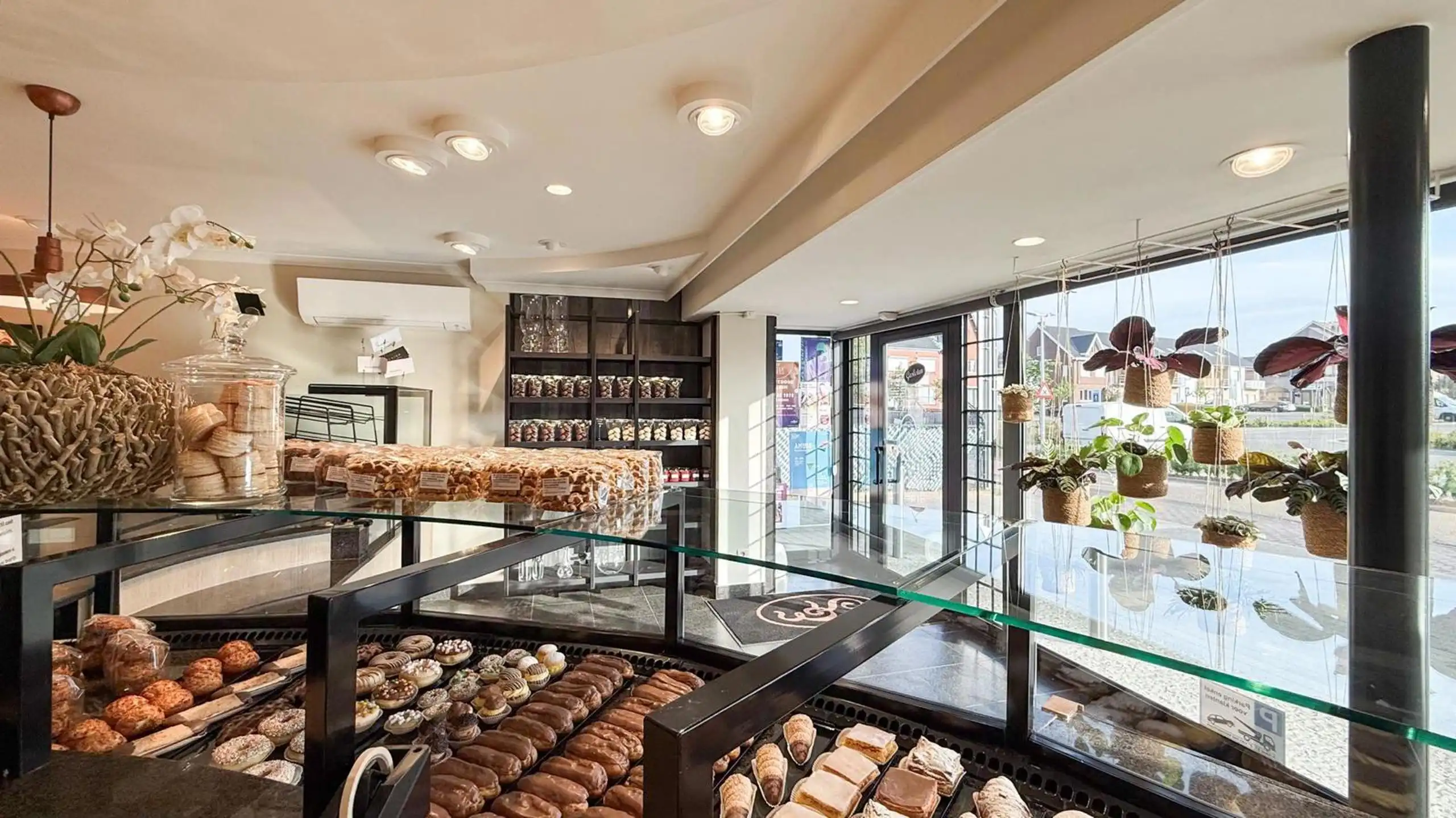 Instapklare bakkerij met woonst in het centrum van Zolder! foto 9