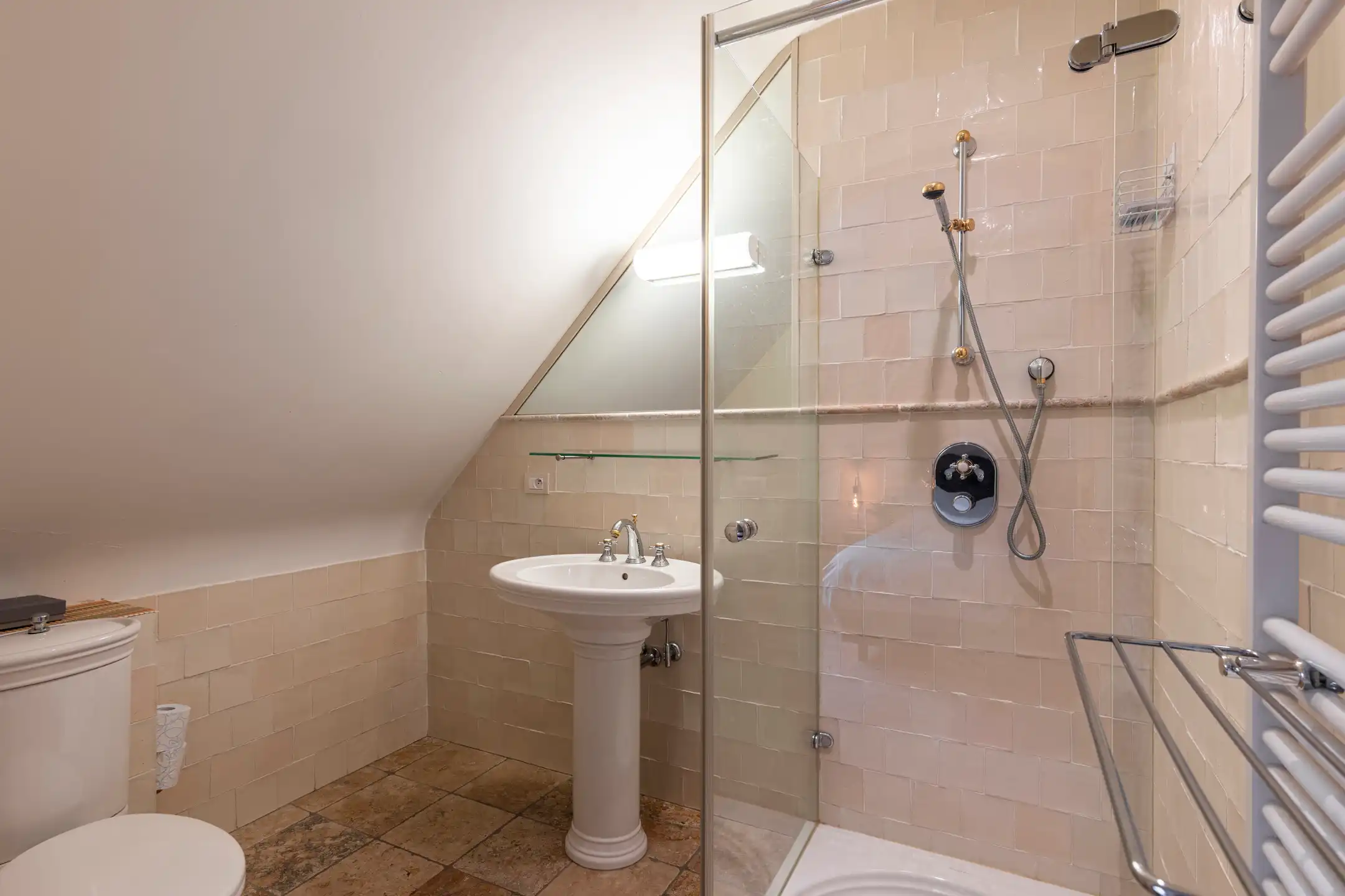 Rietgedekte villa op 2.000 m² met zwembad foto 21