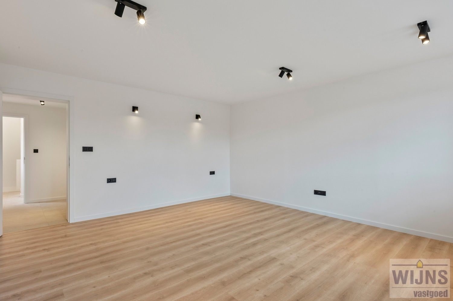 Prachtig gerenoveerde woning met 3 slpkm foto 25