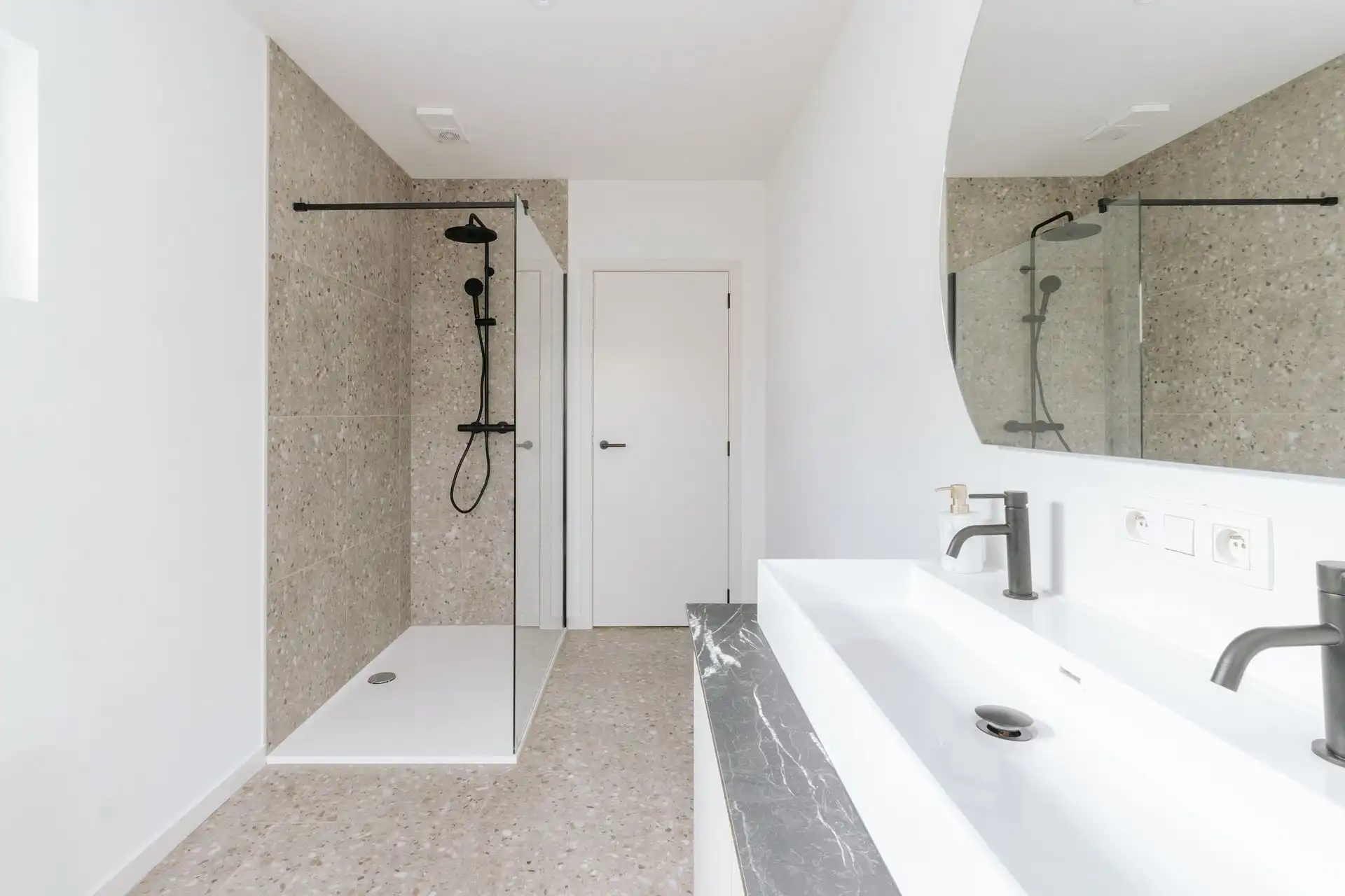 Prachtig gerenoveerde woning met 3 slaapkamers en tuin foto 11