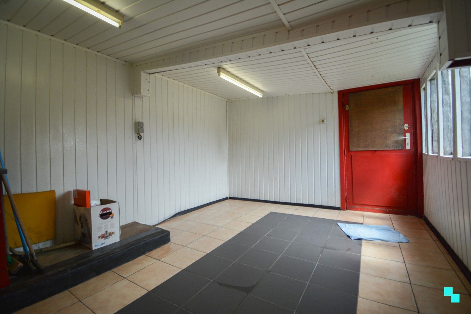 Te renoveren woning met garage in Izegem foto 14