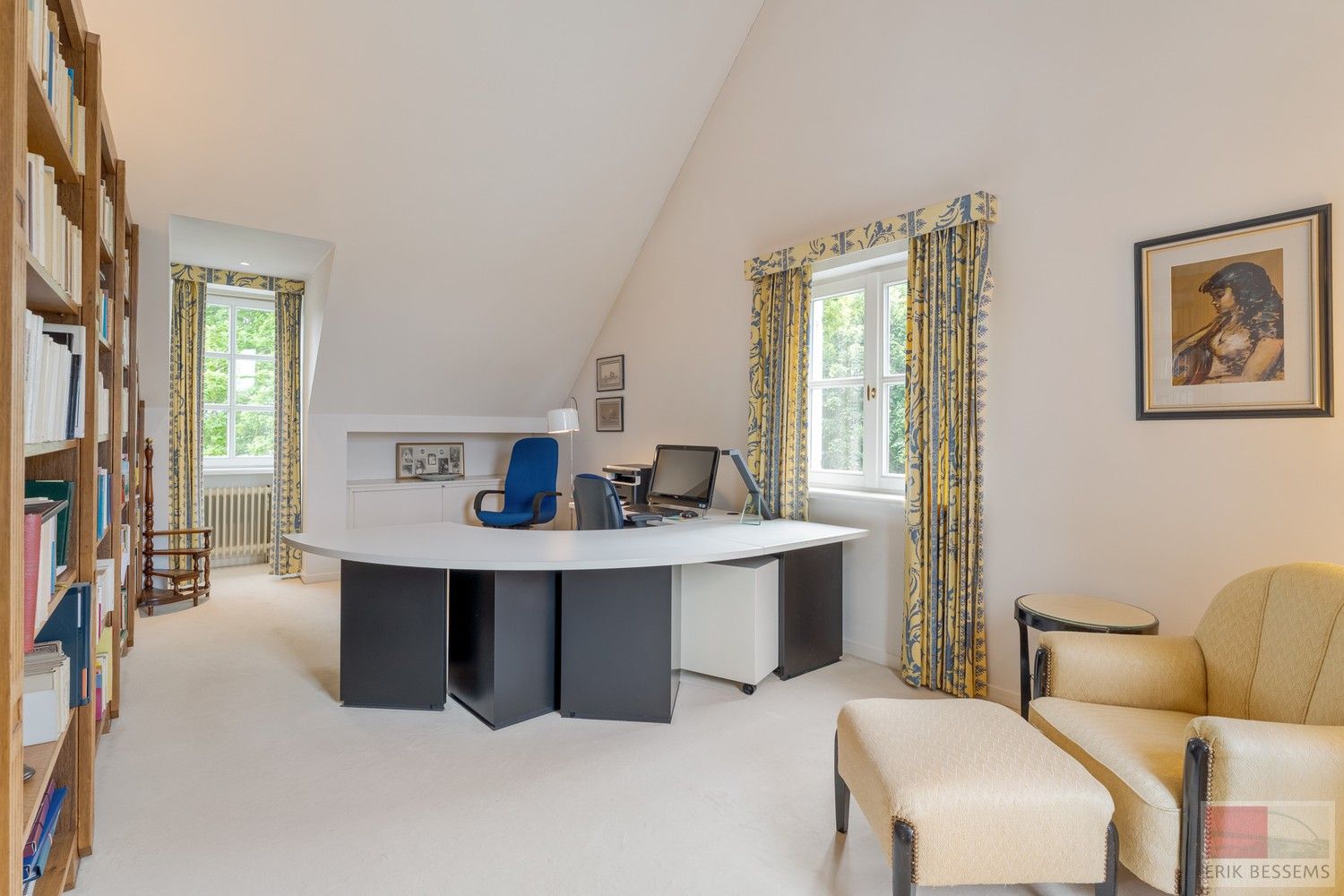 Prachtige vrijstaande villa met Franse allure, gelegen op een royaal perceel van 1.211 m², biedt een riante woonoppervlakte van 309 m² foto 21