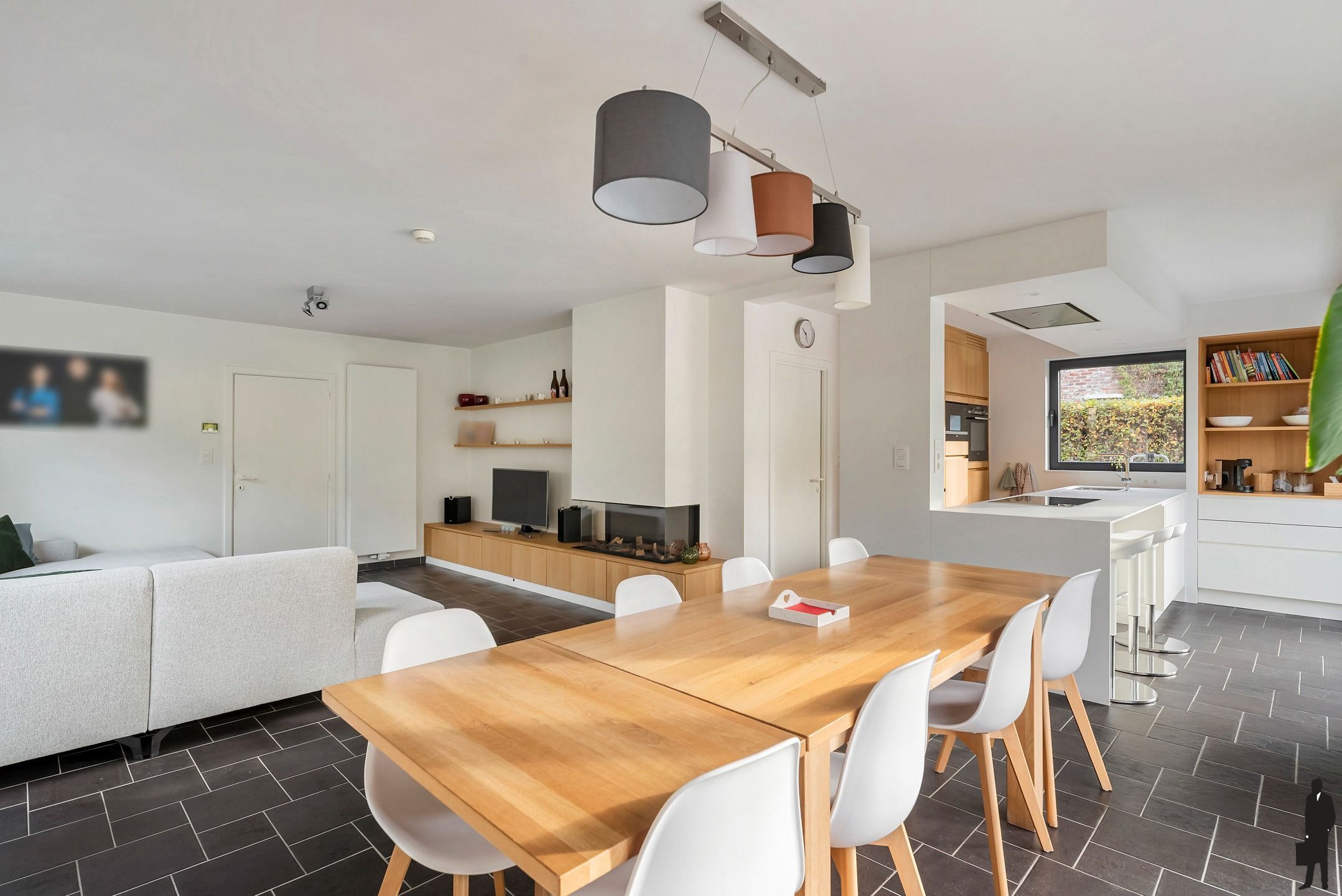 Rustig gelegen en energiezuinige woning met 4 slks op 1.280 m² foto 9