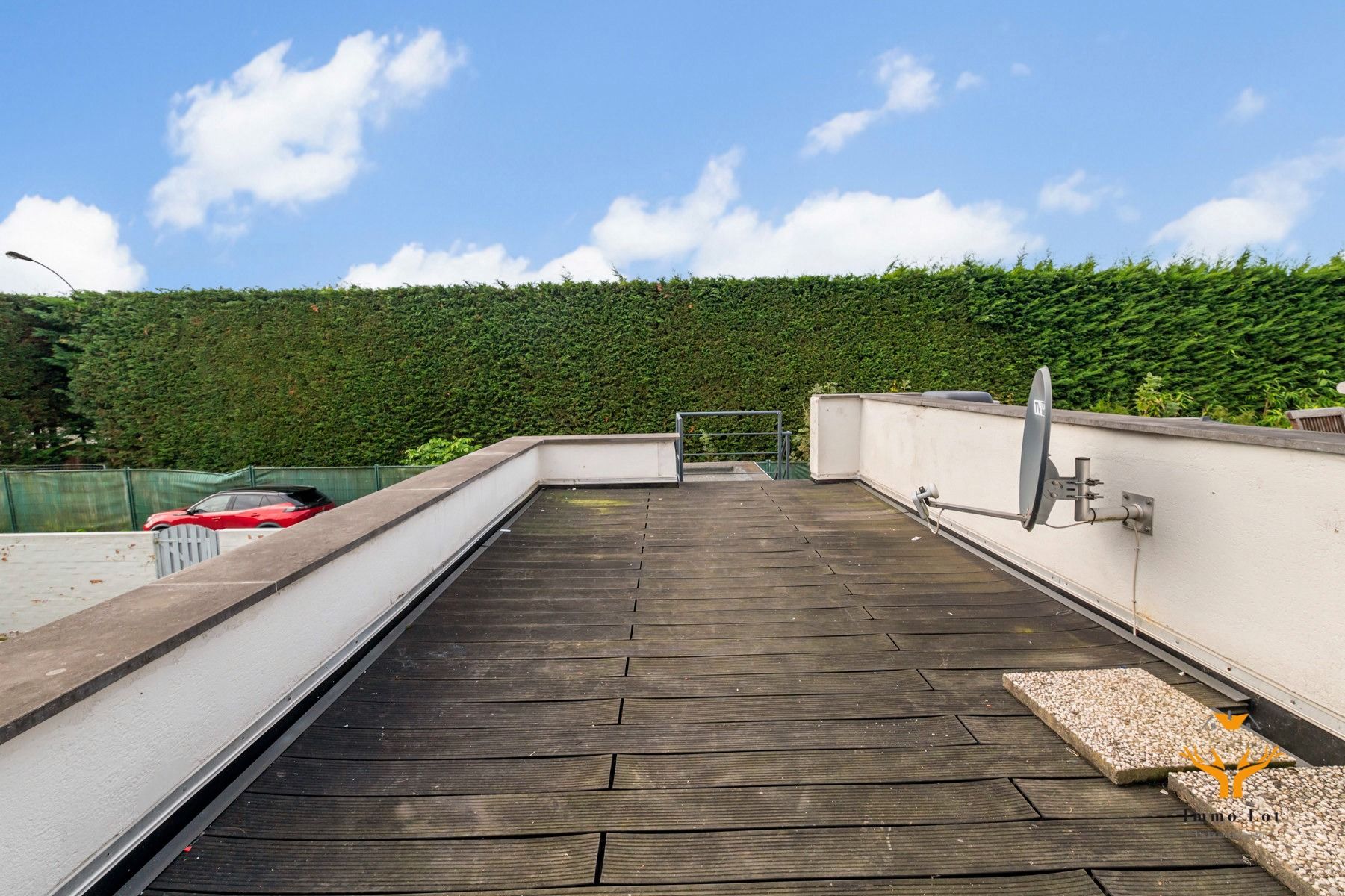 Op te frissen appartement met ruim terras foto 7
