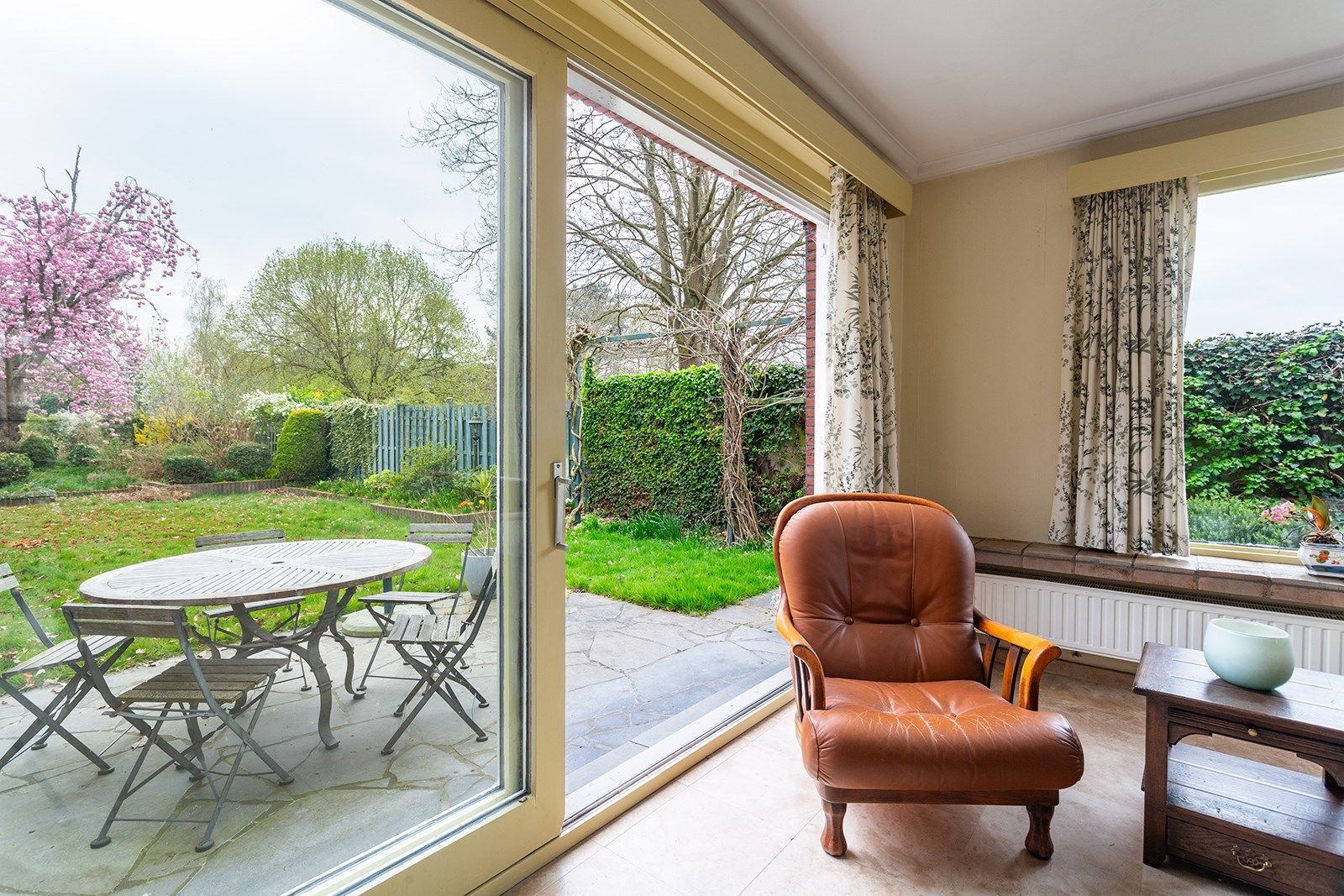 Jaren 70 villa op ruim perceel  foto 9
