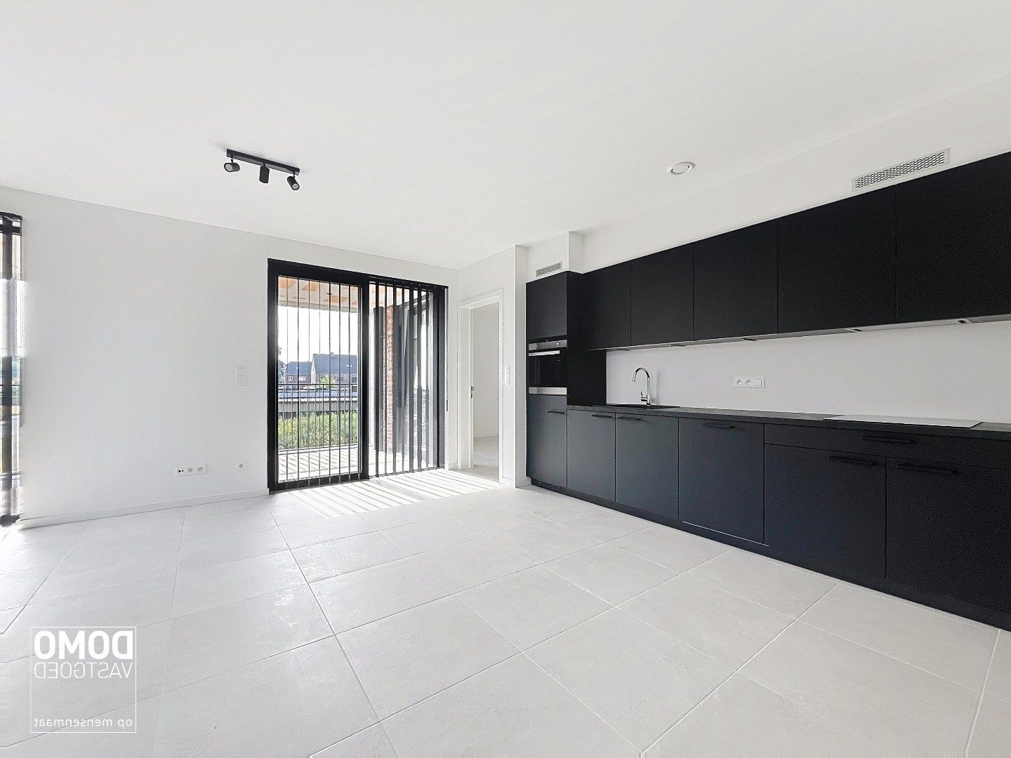 NIEUWBOUW 2 SLAAPKAMER APPARTEMENT MET TERRAS, AUTOSTANDPLAATS EN KELDERBERGING TE KERMT foto 4