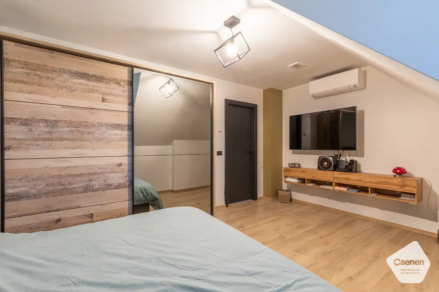 Recente instapklare woning ( BJ 2021) in een doodlopende straat met 4 slaapkamers, carport en tuin. foto 13