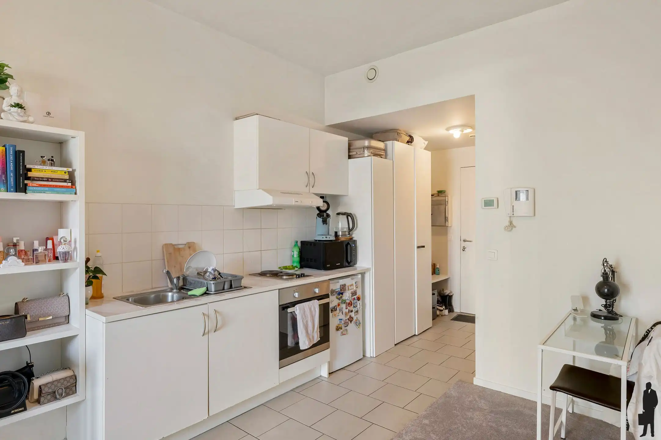 Compacte en lichtrijke studio nabij Park Spoor Noord foto 4