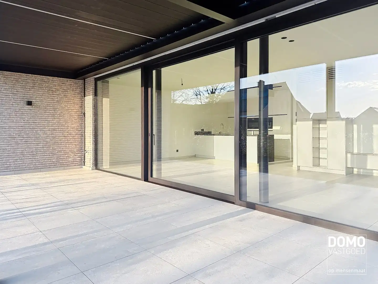 HOOGWAARDIG AFGEWERKT APPARTEMENT VAN 134M² MET 2 SLAAPKAMERS, RUIM TERRAS EN PARKEERPLAATS TE CENTRUM TUILT foto 12