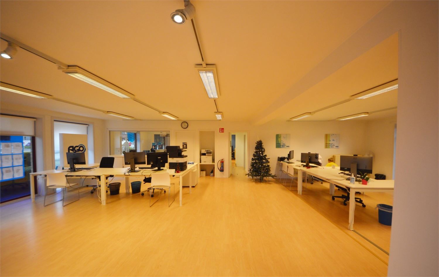 ZICHTLOCATIE MET VOORGELEGEN PRIVE PARKING foto 6