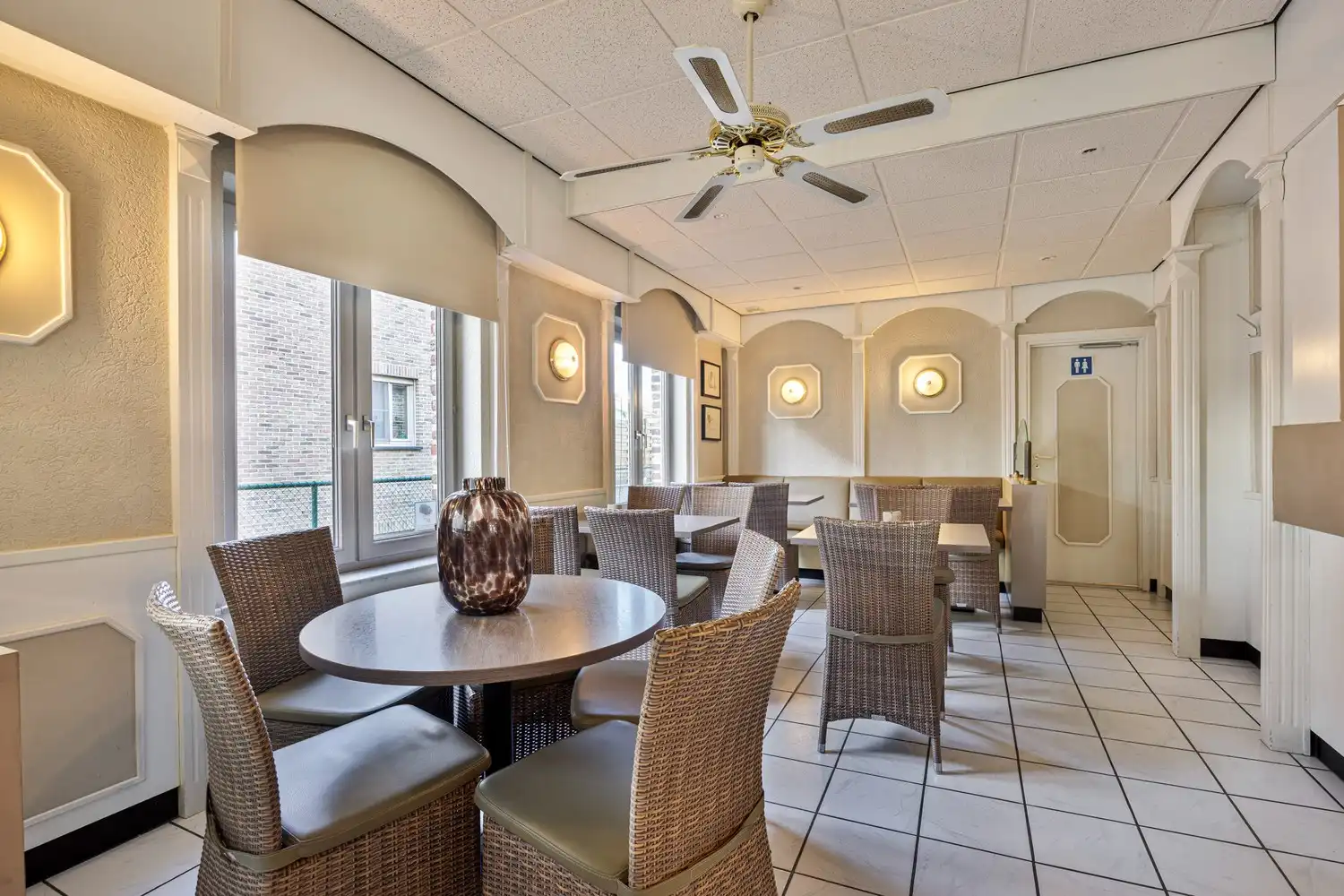 Bedrijfspand met woonst op perceel met commerciële mogelijkheden (ca. 38a) foto 22