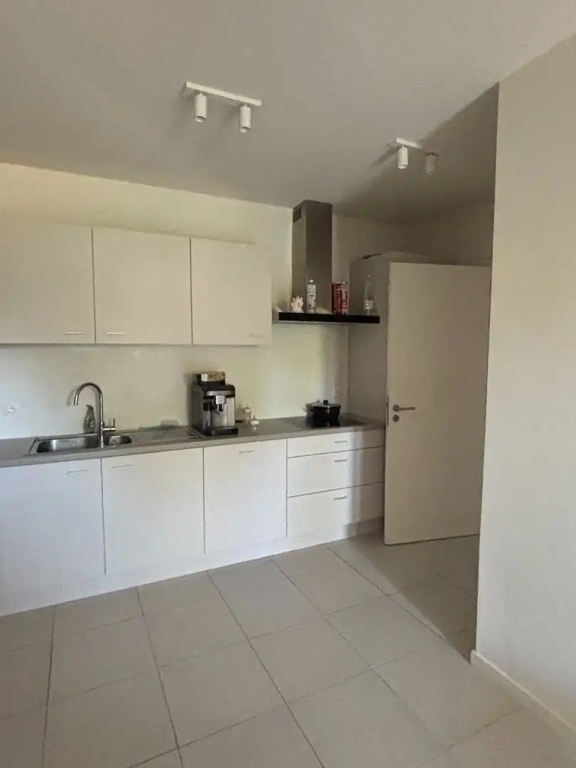 Stijlvol gelijkvloers appartement te Huur in Zellik - Perfect voor een Moderne Levensstijl! foto 3