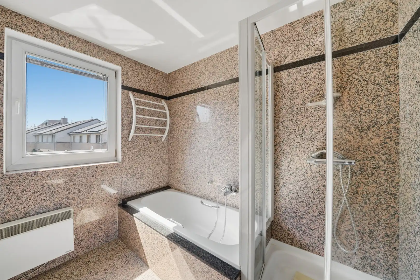 Instapklaar appartement met 2 slaapkamers en terras van 63 m² foto 15