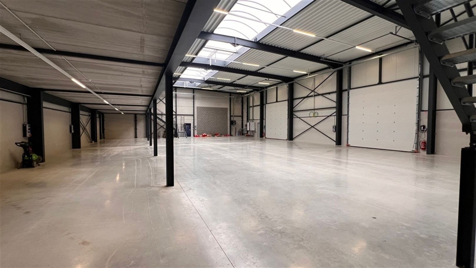 Te Huur Magazijn met mezzanine en inpanding kantoor te Beerse foto 9