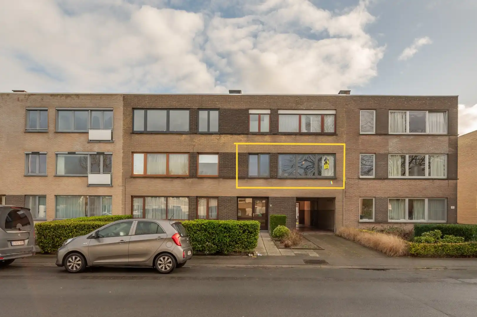 Appartement op de eerste verdieping met garagebox foto {{pictureIndex}}