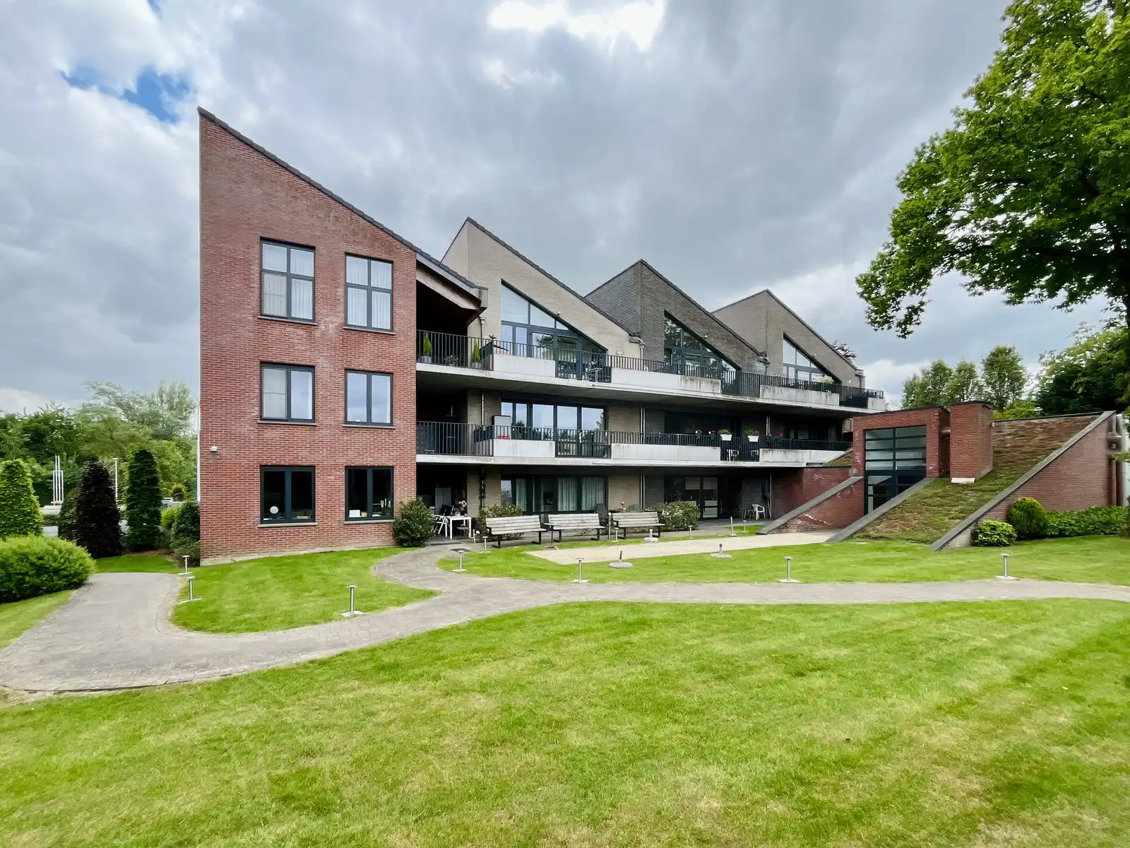 Luxueuze serviceflat met 1 slk en ruim terras foto 5