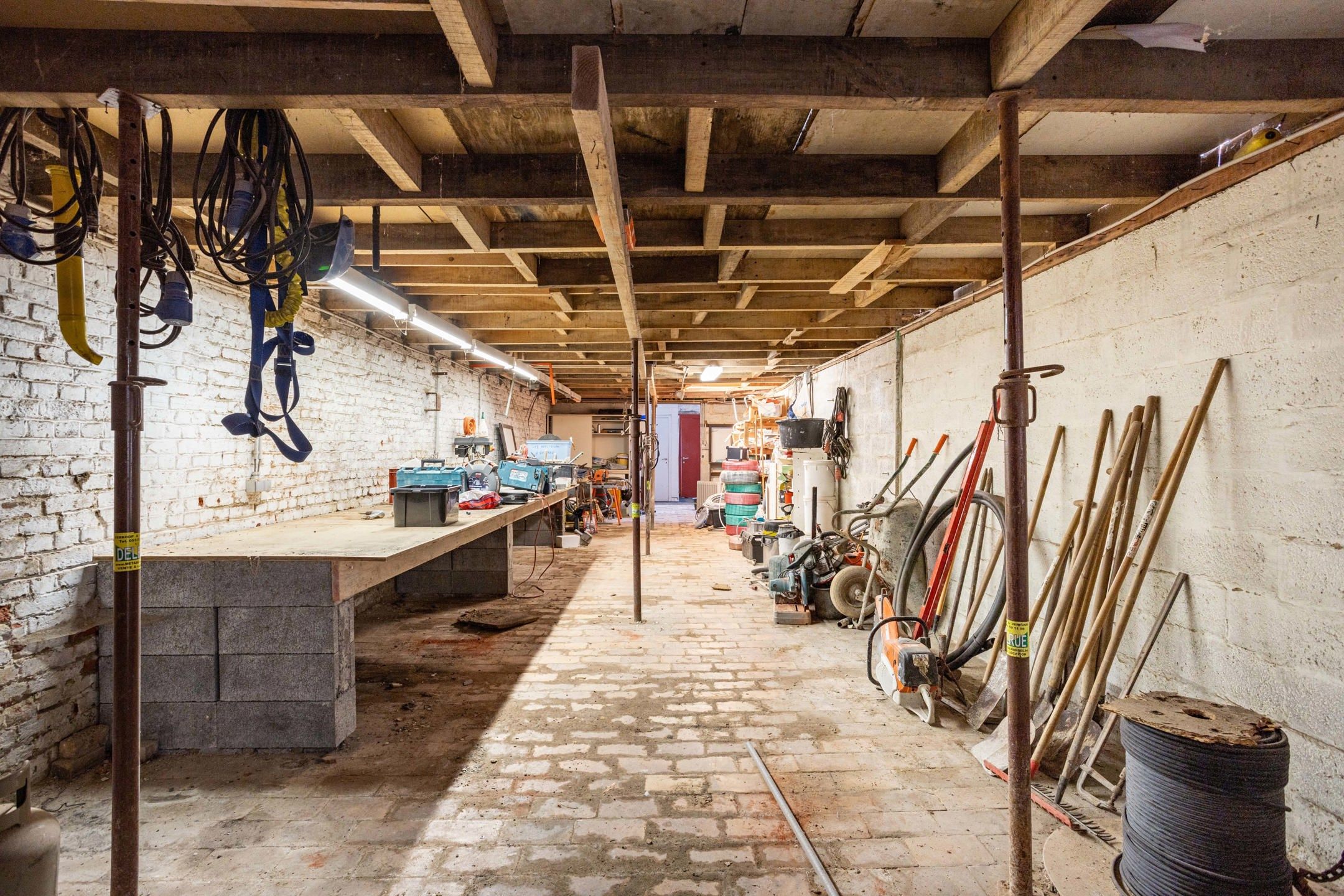 Ruime loods op een gunstige locatie met veel mogelijkheden! foto 13