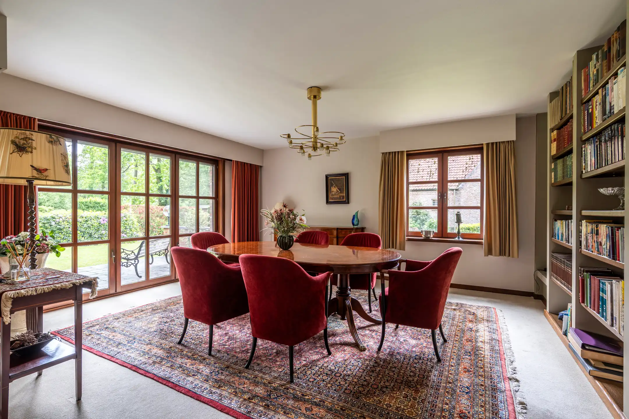 Ruime gezinswoning op prachtig perceel van ca. 1.972 m² foto 5
