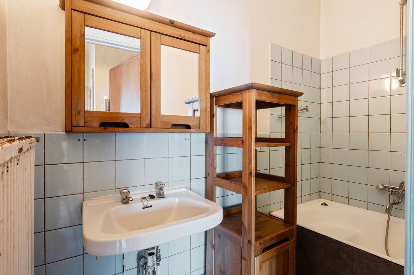 Te renoveren opbrengsteigendom met 3 app. en 3 garageboxen foto 11