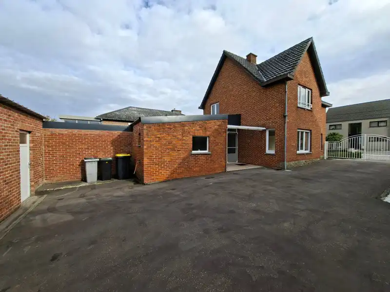 Smaakvol gerenoveerde woning met 3 slaapkamers en garage foto 34